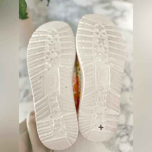 Hey Dude Wendy Watercolor Floral Shoes Womens Size 7 Spring Boho Artsy - Picture 8 of 8